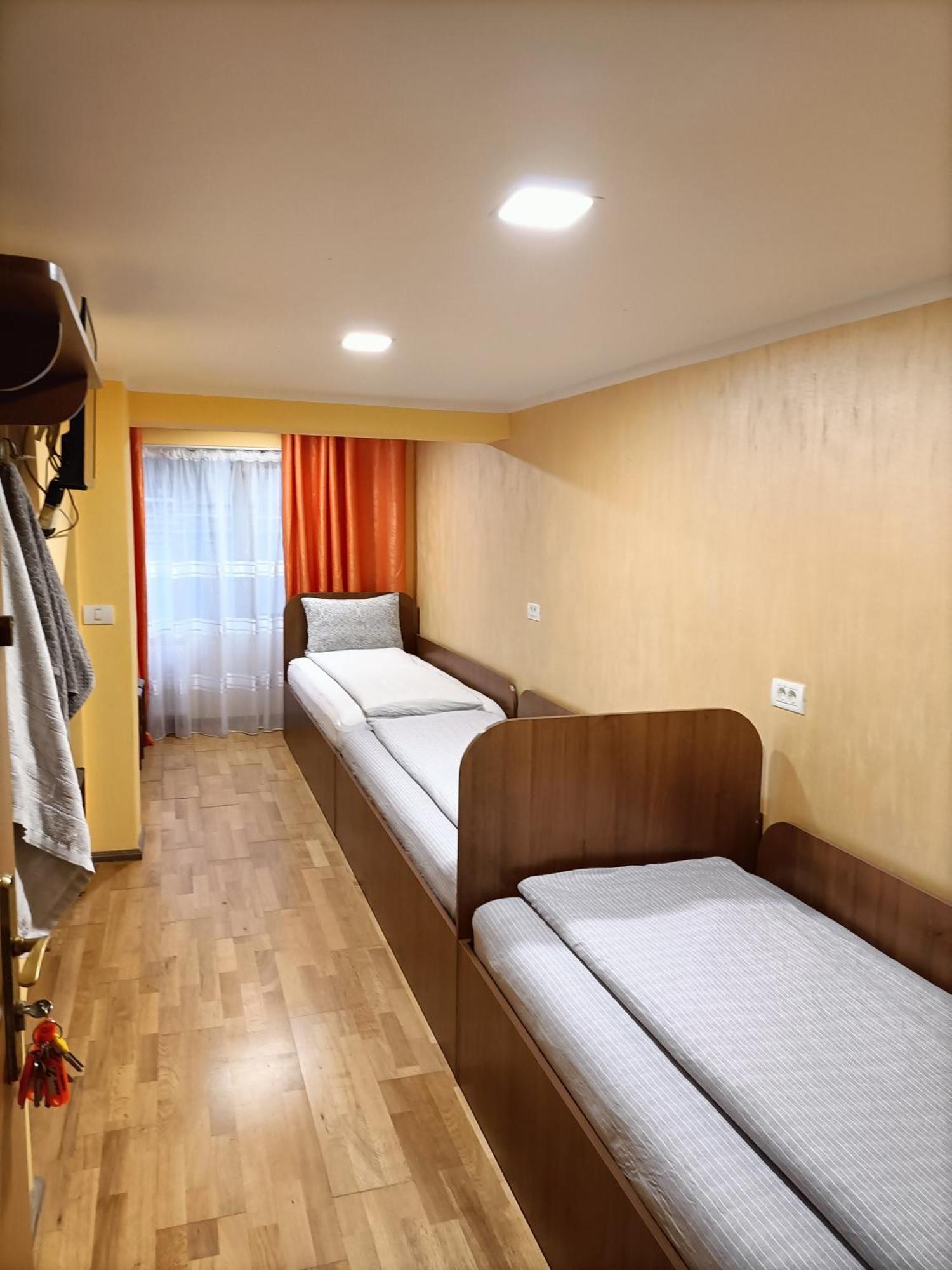 Casa Heidi Hotel Timişoara Buitenkant foto